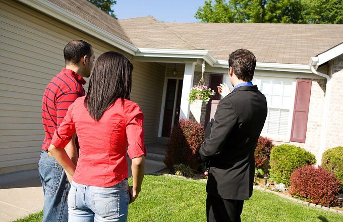 8 reasons to sell your home with an agent